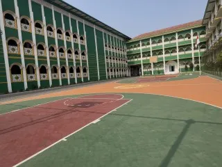 Lapangan Olahraga & Area Aktivitas